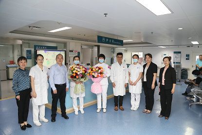 韩晔书记一行慰问骨科一病区护士.JPG 韩晔书记一行慰问骨科一病区护士.JPG