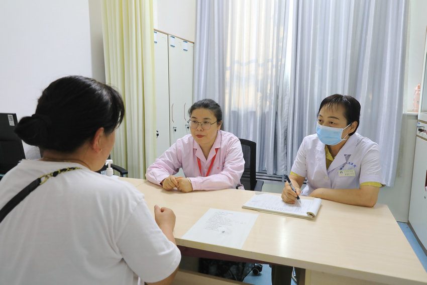 妇科二病区顾晓荔_副本.JPG 妇科二病区顾晓荔_副本.JPG