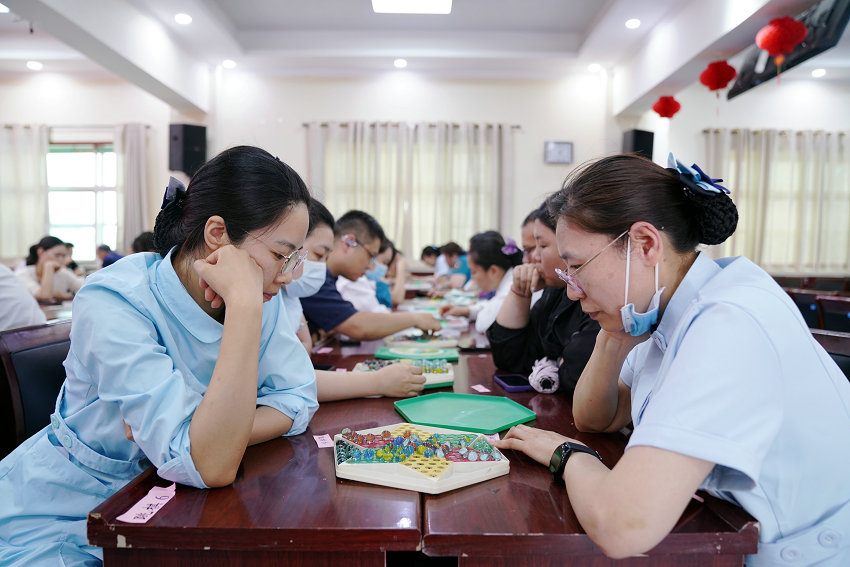 跳棋1_副本.JPG 跳棋1_副本.JPG