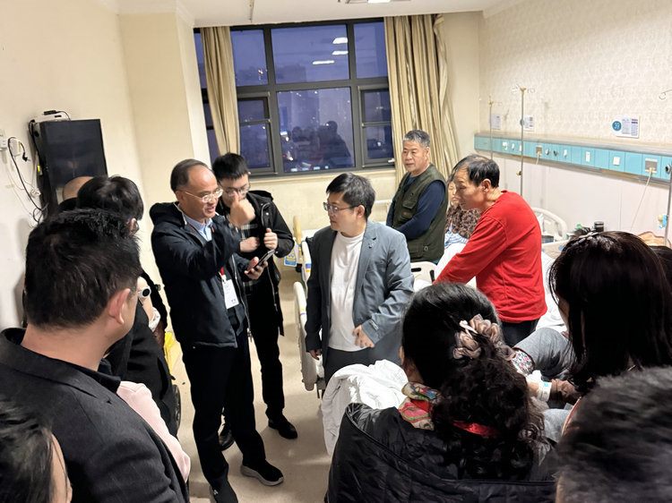 学员进行血管外科二病区参观交流_副本